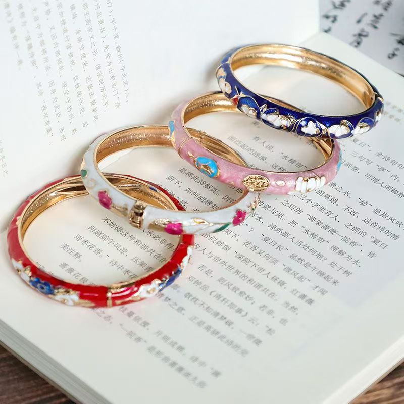 Wholesale Retro pattern alloy plated bracelet